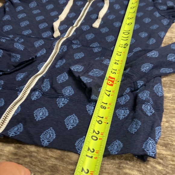 Aeropostale Women’s Zip up Hoodie. Size S. Navy with lighter blue patterns - Picture 8 of 9